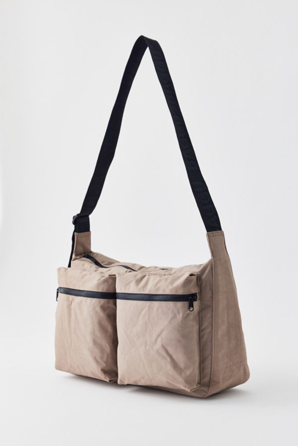 Slide View: 3: BAGGU Large Cargo Crossbody Bag