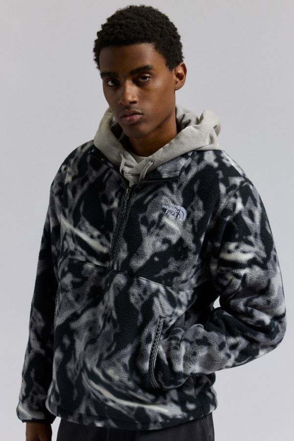 Slide View: 1: The North Face Fleeski Patterned Quarter Zip Fleece Sweatshirt