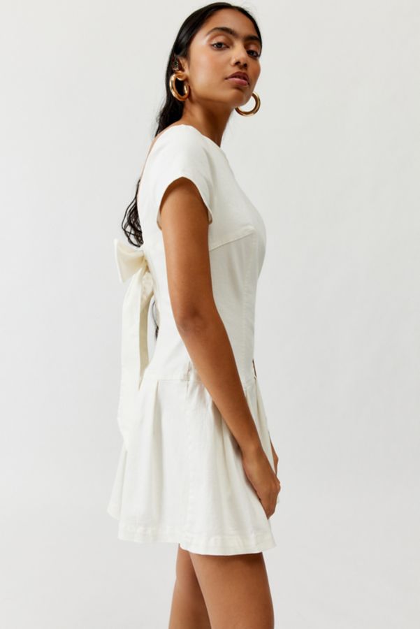 Slide View: 3: UO Bryan Bow-Back Pleated Drop Waist Denim Mini Dress