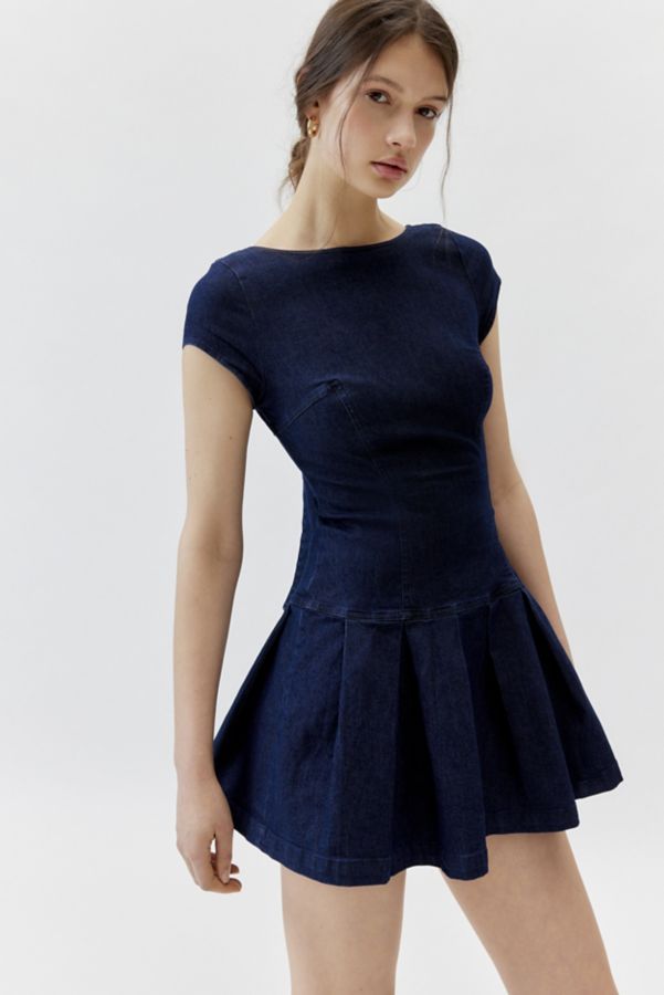 Slide View: 1: UO Bryan Bow-Back Pleated Denim Mini Dress