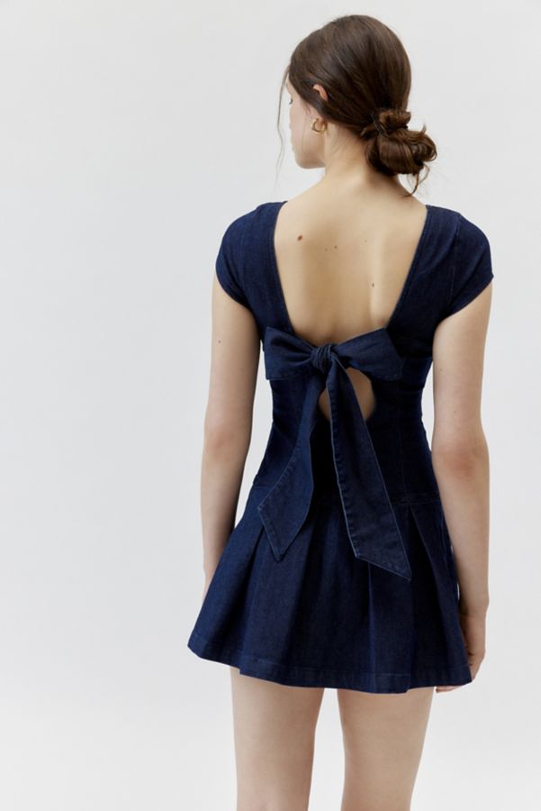 Slide View: 2: UO Bryan Bow-Back Pleated Denim Mini Dress