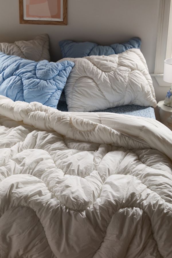 Slide View: 3: Gwendolyn Puffy Comforter