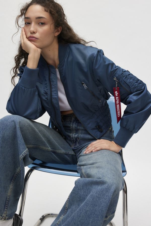 Slide View: 1: Urban Outfitters X Alpha Industries L-2B Cropped Bomber Jacket