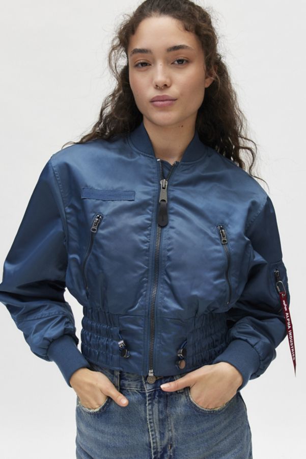 Slide View: 2: Urban Outfitters X Alpha Industries L-2B Cropped Bomber Jacket