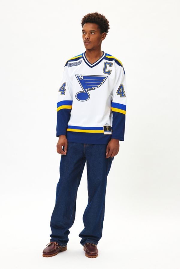 Slide View: 3: Maillot de hockey à manches longues Mitchell & Ness LNH St. Louis Blues 1999 Chris Pronger