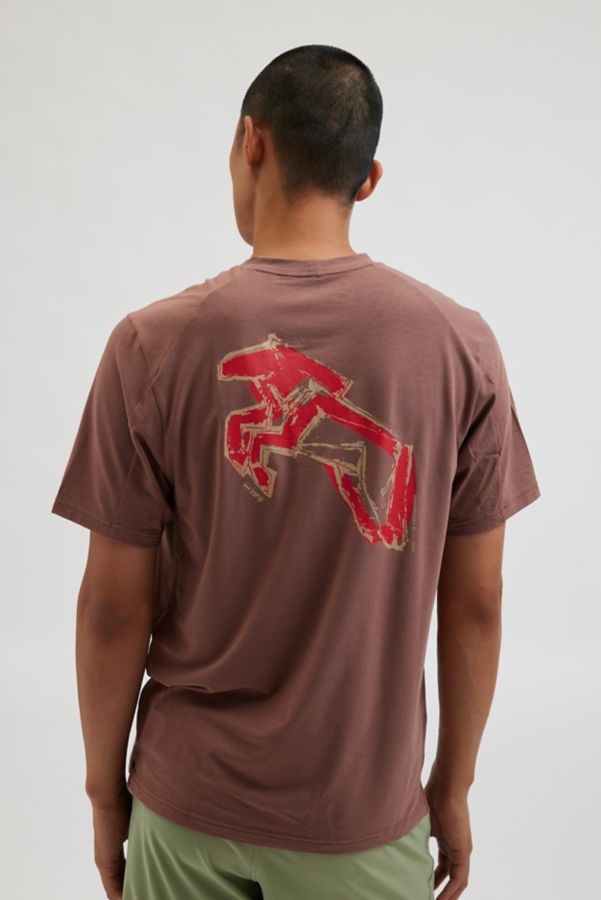 Slide View: 1: Janji Circa Daily Graphic Tee