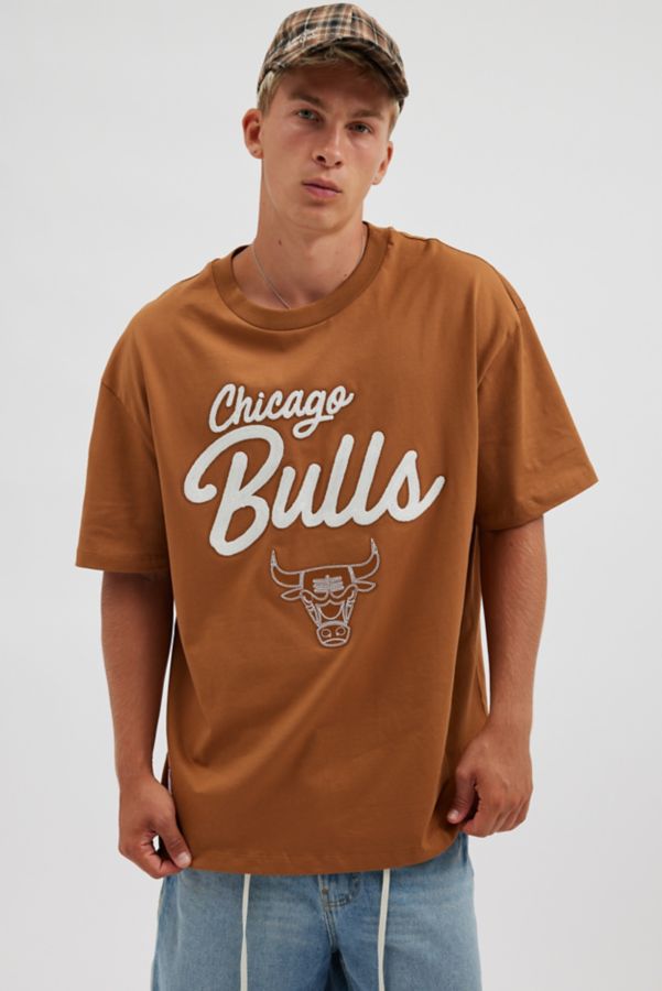 Slide View: 1: T-shirt graphique Pro Standard NBA Chicago Bulls Paint The City