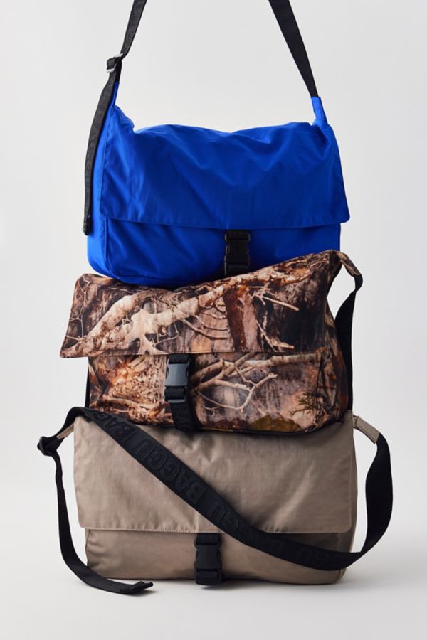 Slide View: 2: BAGGU Nylon Messenger Bag