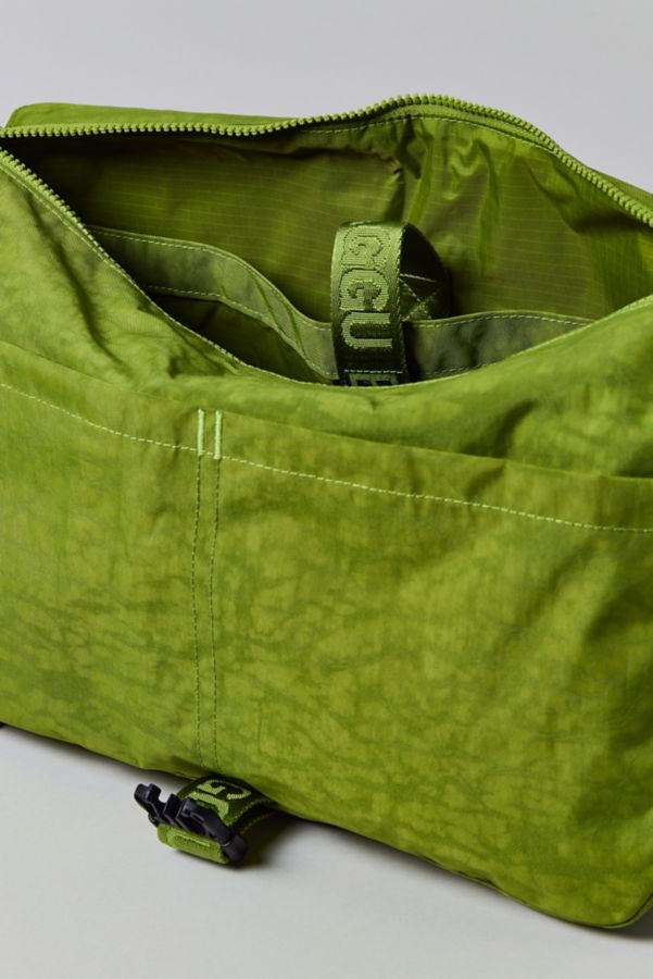 Slide View: 5: BAGGU Nylon Messenger Bag