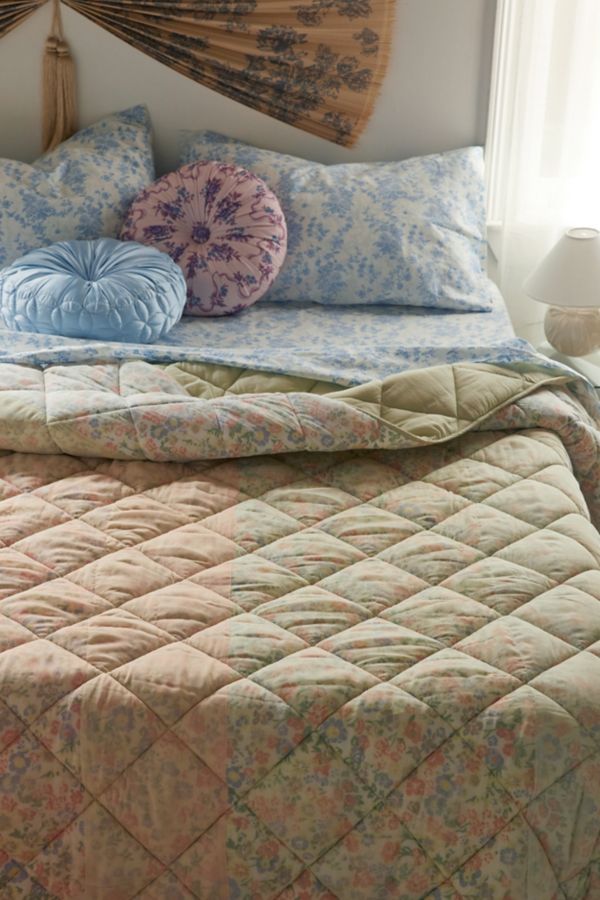 Slide View: 1: Ingrid Chiffon Floral Quilt