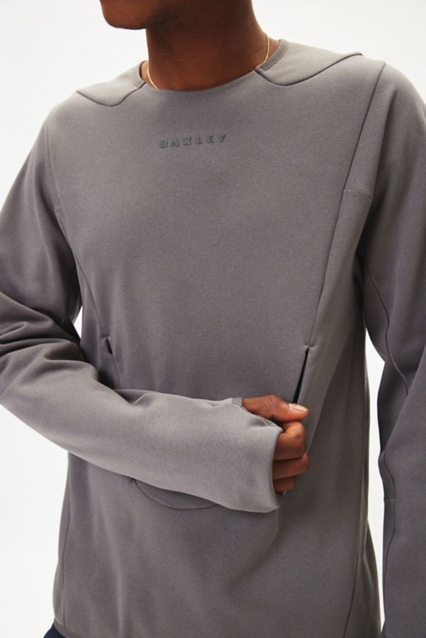 Slide View: 4: Oakley Latitude Flex Tech Crew Neck Sweatshirt