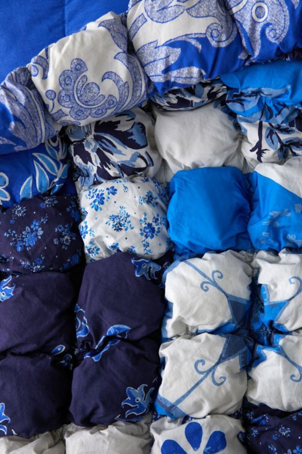 Slide View: 3: Clara Printed Marshmallow Puff Comforter