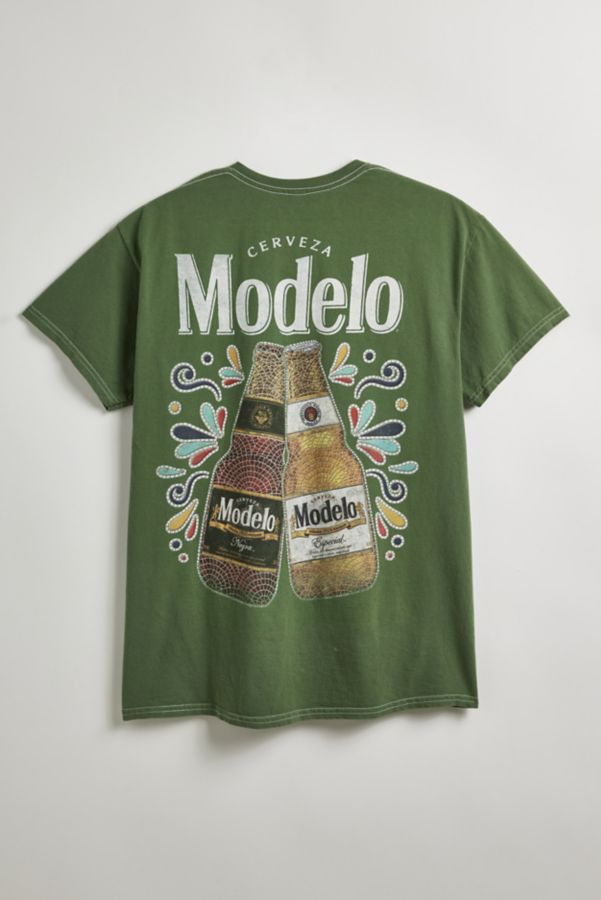 Slide View: 1: Modelo Cheers Short Sleeve Graphic Tee