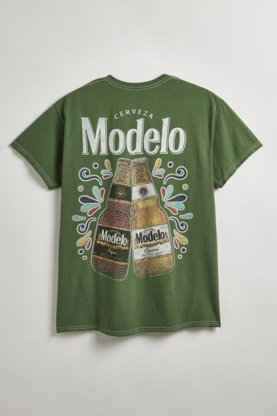 Modelo Cheers Short Sleeve Graphic Tee