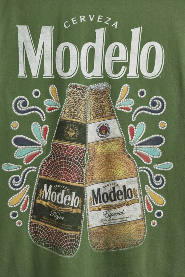 Slide View: 3: Modelo Cheers Short Sleeve Graphic Tee