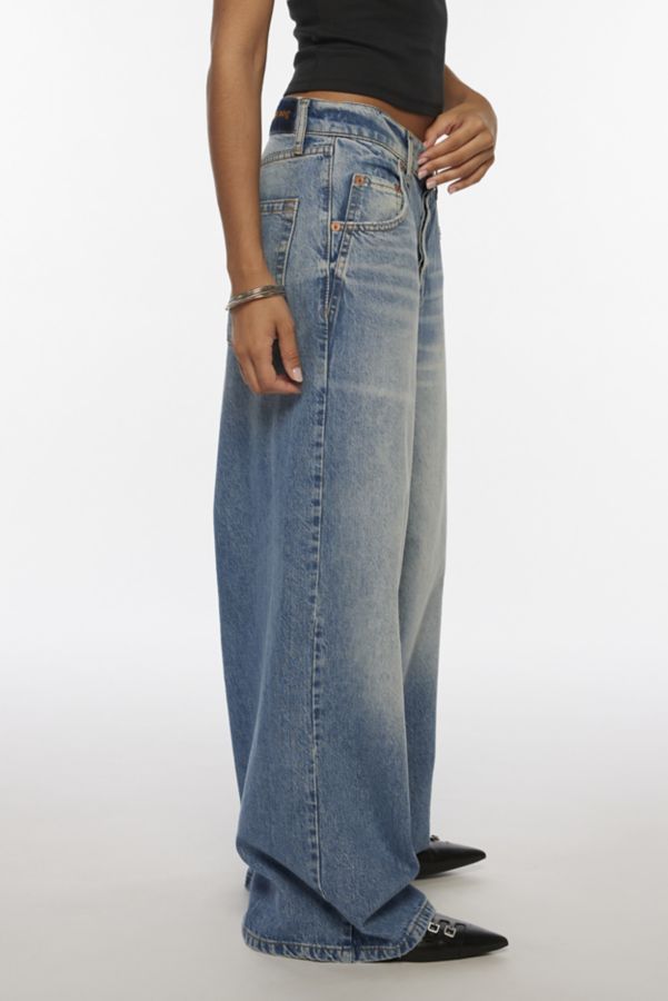 Slide View: 3: BDG Anika Ultra-Wide Leg Column Jean