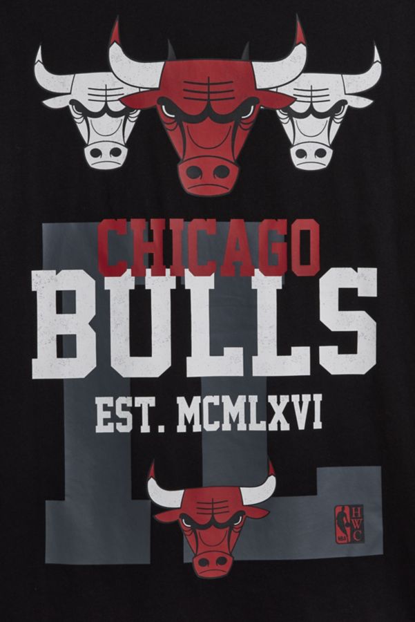 Slide View: 3: Mitchell & Ness NBA Chicago Bulls Soul Team Logo Graphic Tee