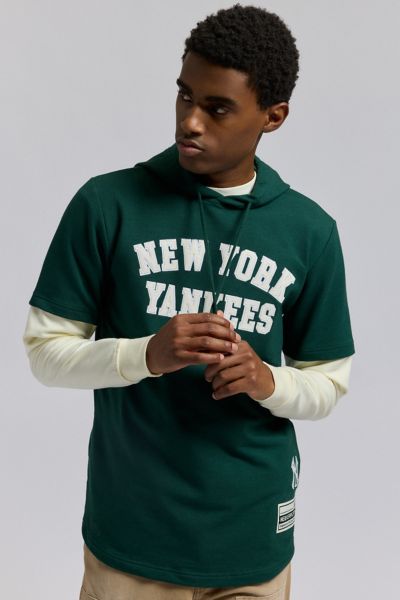 New Era MLB New York Yankees Logo Hooded Long Sleeve Tee