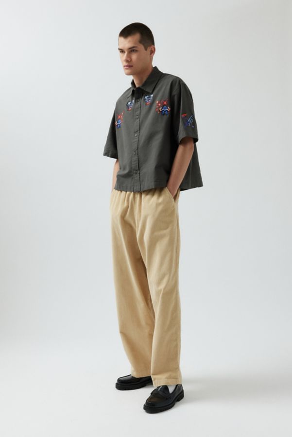 Slide View: 3: UO Embroidered Cropped Short Sleeve Button-Down Shirt