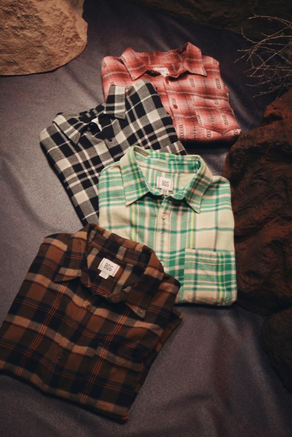 Slide View: 2: BDG Cropped Plaid Flannel Shirt