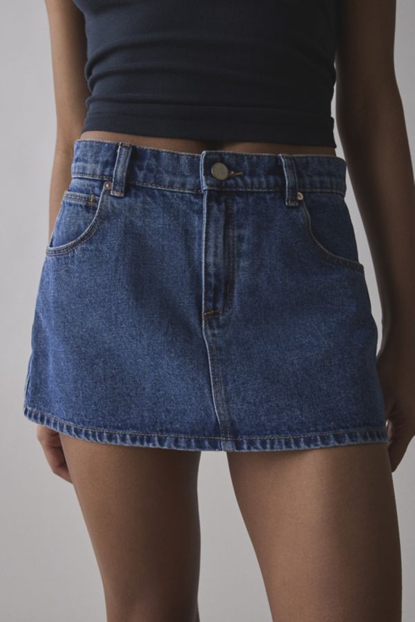 Slide View: 1: Mini-jupe en denim taille basse Abrand 99 Bella