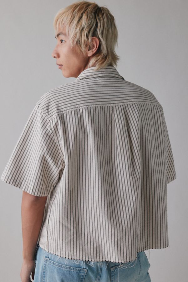 Slide View: 4: UO Stripe Pattern Cut-Off Oxford Shirt