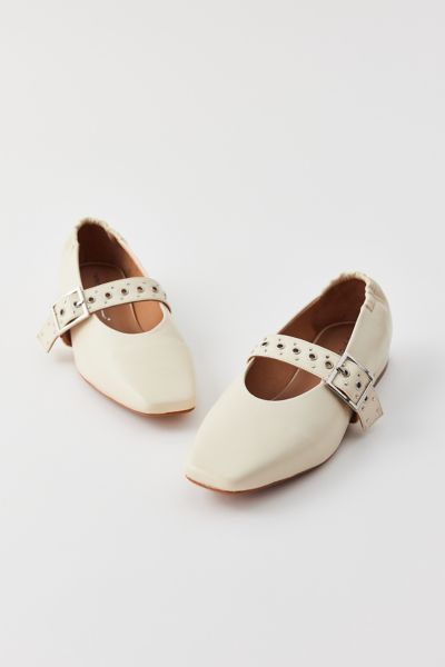 Intentionally Blank Forum Ballet Flat