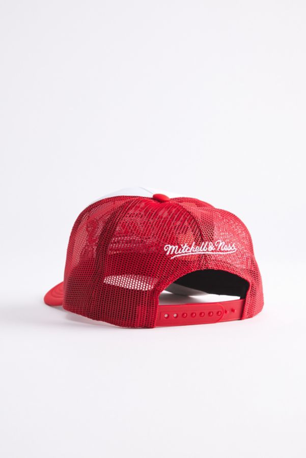 Slide View: 3: Mitchell & Ness NBA Chicago Bulls Patch Trucker Hat