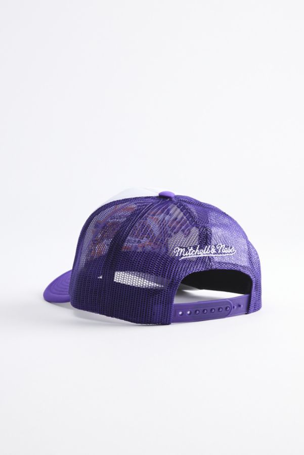 Slide View: 2: Mitchell & Ness NBA Los Angeles Lakers Patch Trucker Hat