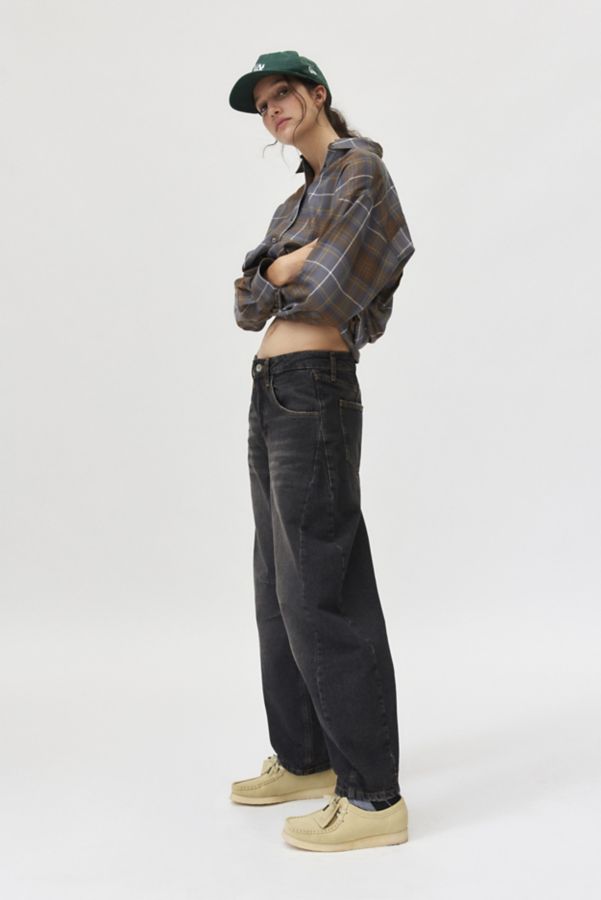 Slide View: 1: BDG Horseshoe Barrel Jean