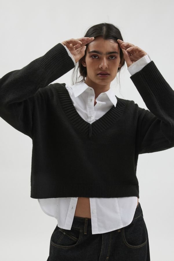 Slide View: 1: BDG Jenna V-Neck Sweater