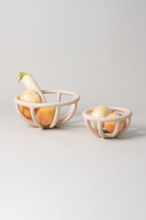 Slide View: 1: SIN Ceramic Prong Fruit Bowl