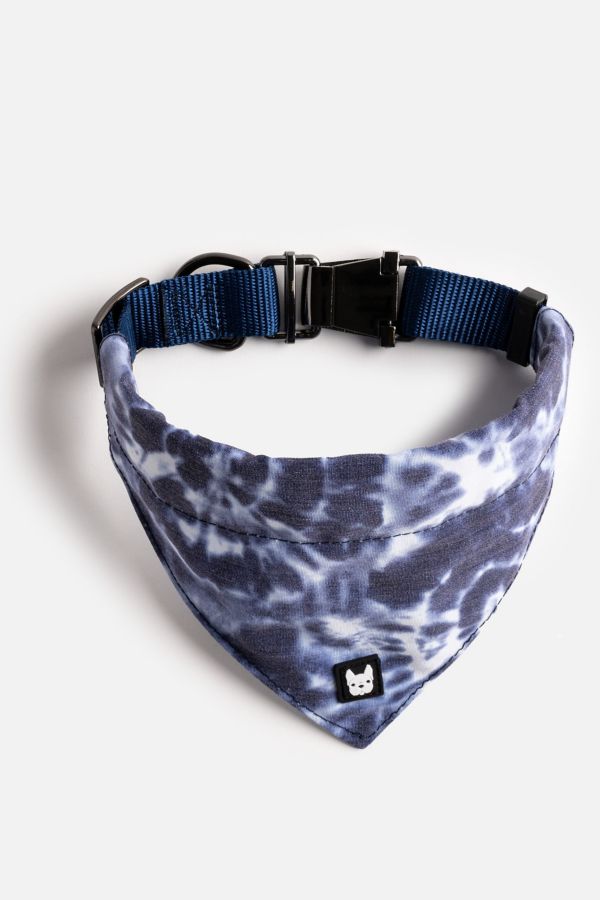 Slide View: 2: Silver Paw Poplin Bandana Dog Collar