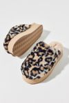 Thumbnail View 1: UO Printed Fleece Platform Slipper