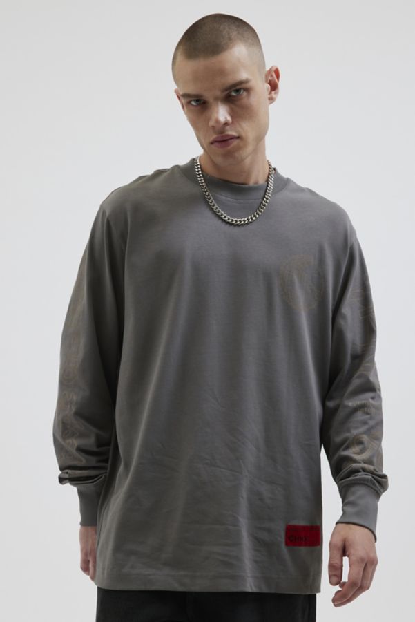 Slide View: 1: CHNGE UO Exclusive Interconnected Long Sleeve Graphic Tee