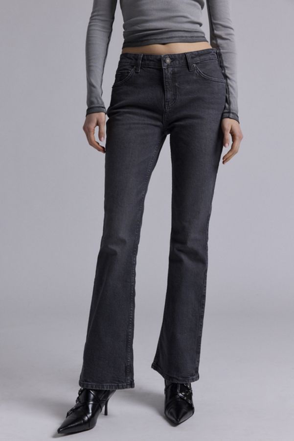 Slide View: 2: GUESS JEANS G09 Mid-Rise Bootcut Jean