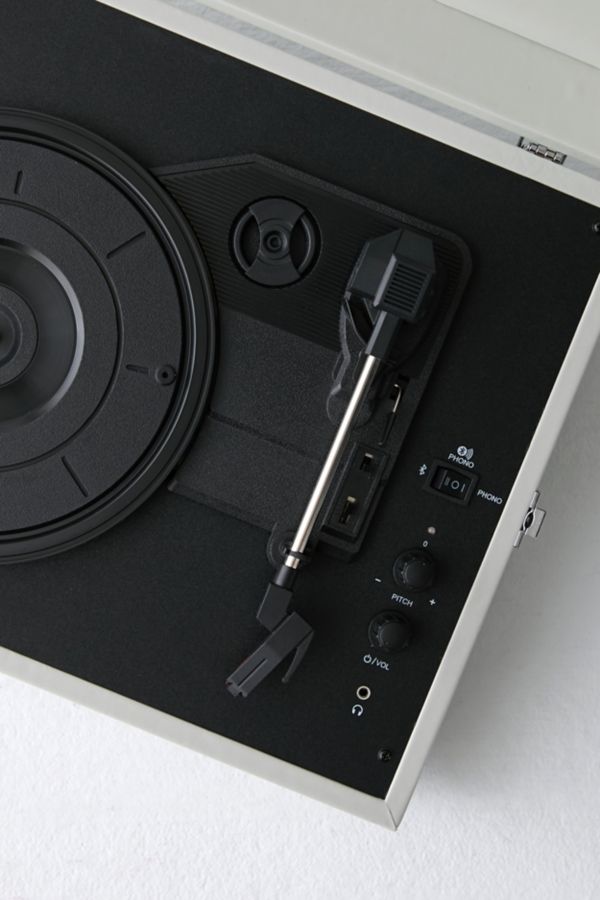 Slide View: 3: Tourne-disque Bluetooth Crosley UO Exclusive Embossed Bows Voyager