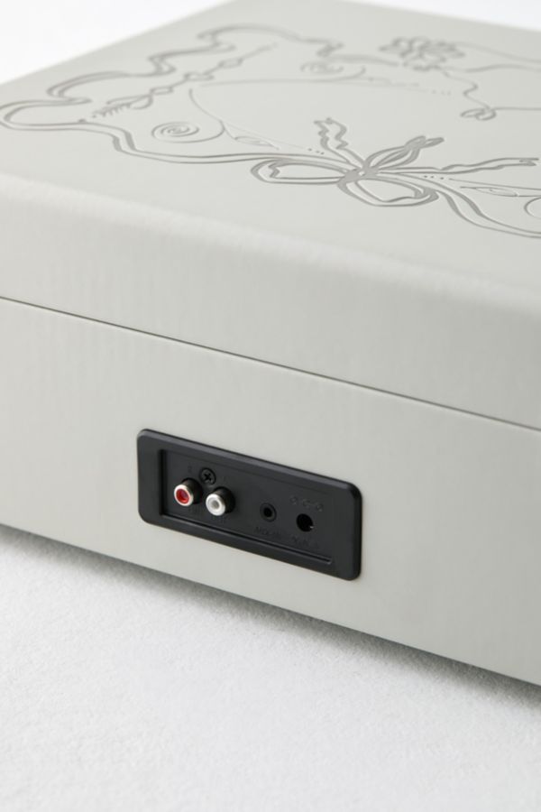 Slide View: 5: Tourne-disque Bluetooth Crosley UO Exclusive Embossed Bows Voyager