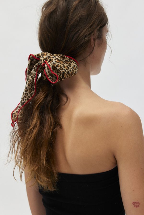 Slide View: 2: Leopard Print Headscarf