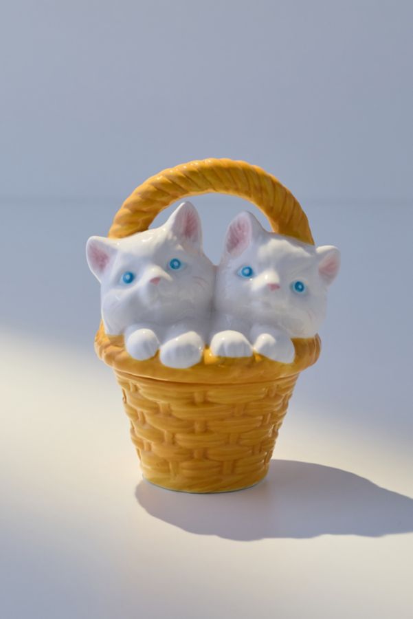 Slide View: 2: Cat Basket 5 oz Candle