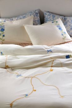 Slide View: 1: Locket Embroidered Duvet Cover