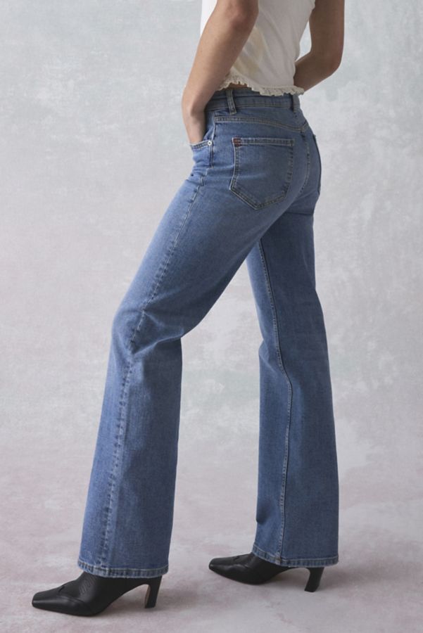 Slide View: 3: BDG Jade Mid-Rise Bootcut Jean