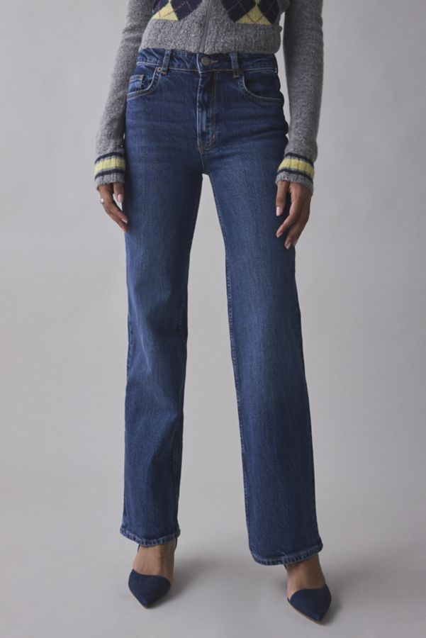 Slide View: 1: BDG Jade Mid-Rise Bootcut Jean