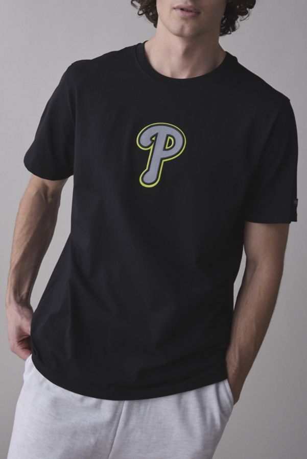 Slide View: 2: Pro Standard MLB Philadelphia Phillies Team Logo Tee