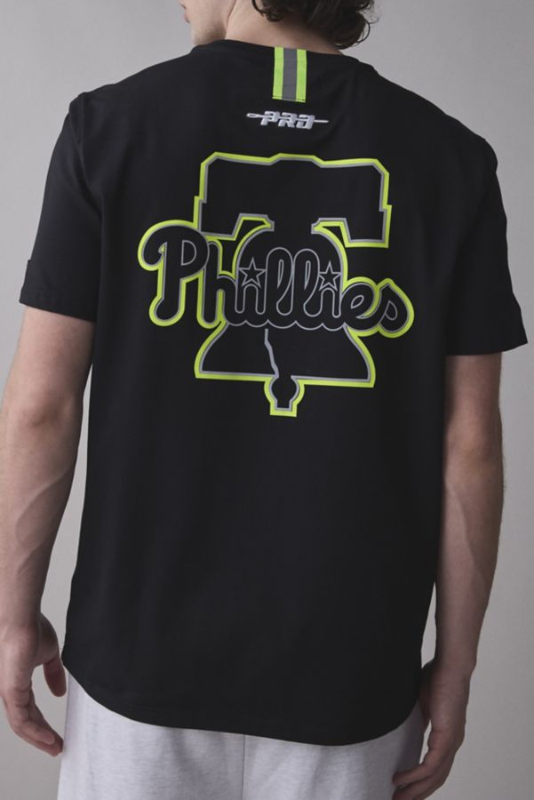 Slide View: 1: Pro Standard MLB Philadelphia Phillies Team Logo Tee