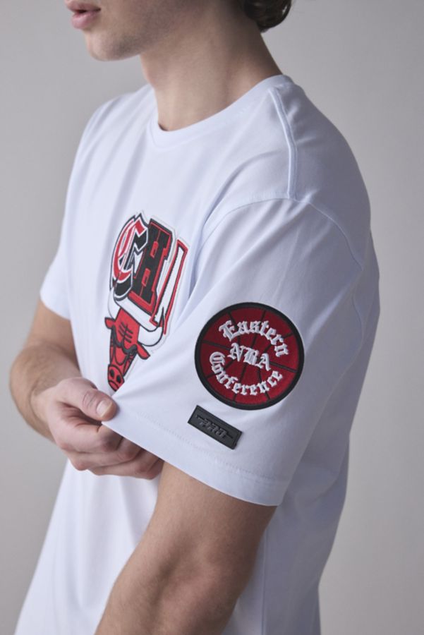 Slide View: 4: Pro Standard NBA Chicago Bulls Team Logo Tee