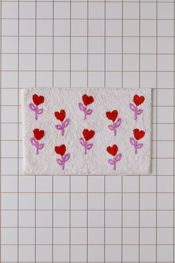 Slide View: 2: Heart Flower Tufted Cotton Bath Mat