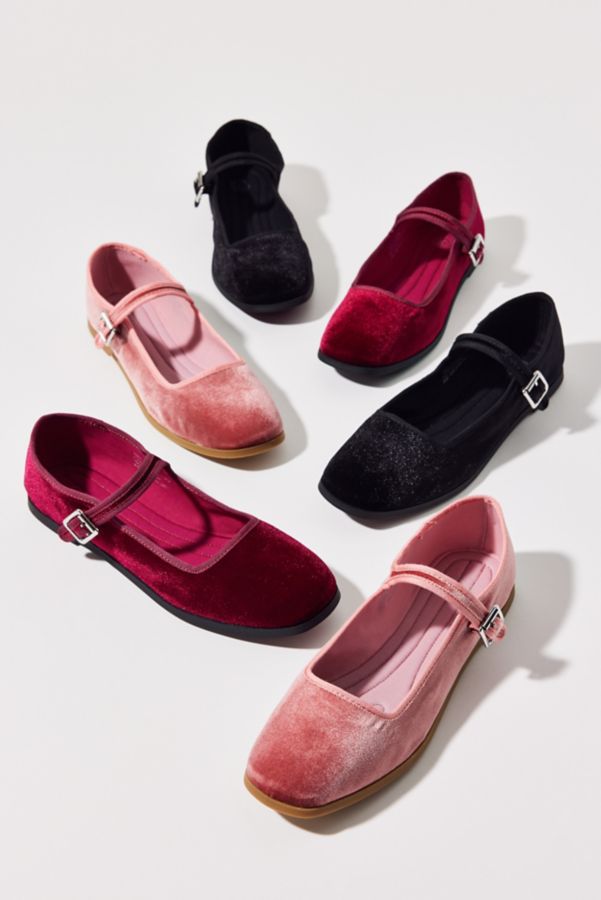 Slide View: 1: Ballerine Mary Jane en Velours Madeline UO