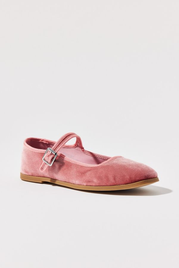 Slide View: 3: Ballerine Mary Jane en Velours Madeline UO