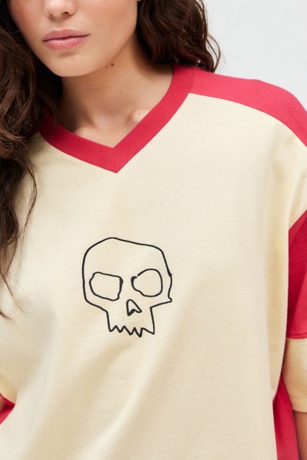 Slide View: 3: Skull Art Graphic Oversized V-Neck Jersey Tee